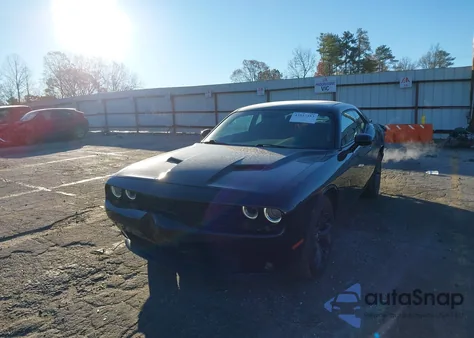 2020 Dodge Challenger Sxt z USA, uszkodzony, nr VIN 2C3CDZAG4LH243381
